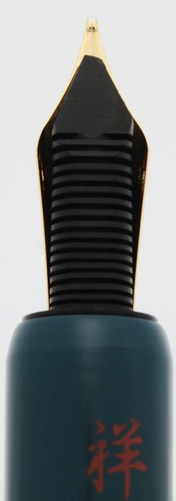 Danitrio Takumi Fountain Pen - Roiro-migake Midori Urushi, 18k